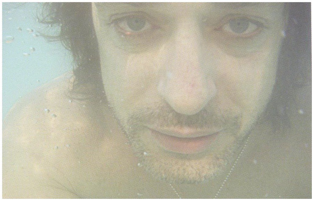 FlacoStereo's tweet photo. "No está mal sumergirme otra vez, ni temer que el río sangre y calme... Sé bucear en silencio..." https://t.co/6p6ZX6jvYI
