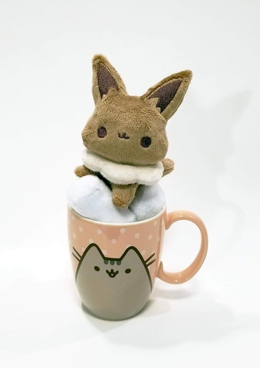 PlushKitamon's tweet image. Made a cute little Eevee and one of my followers gave me the idea to add a mug and marshmallows. 😊☕

They are 25$ usd + shipping and shiny version are available to. 

Pattern by @teacuplion
#Eevee
#eeveeplush #pokemonplush #customplush