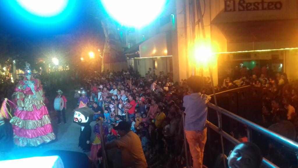 Canal4Ni's tweet photo. Familias leonesas participan en el concurso de Gigantonas en León.
#NicaraguaPazyBien
#NavidadEnSolDeLibertad https://t.co/pwwYvLJlSm