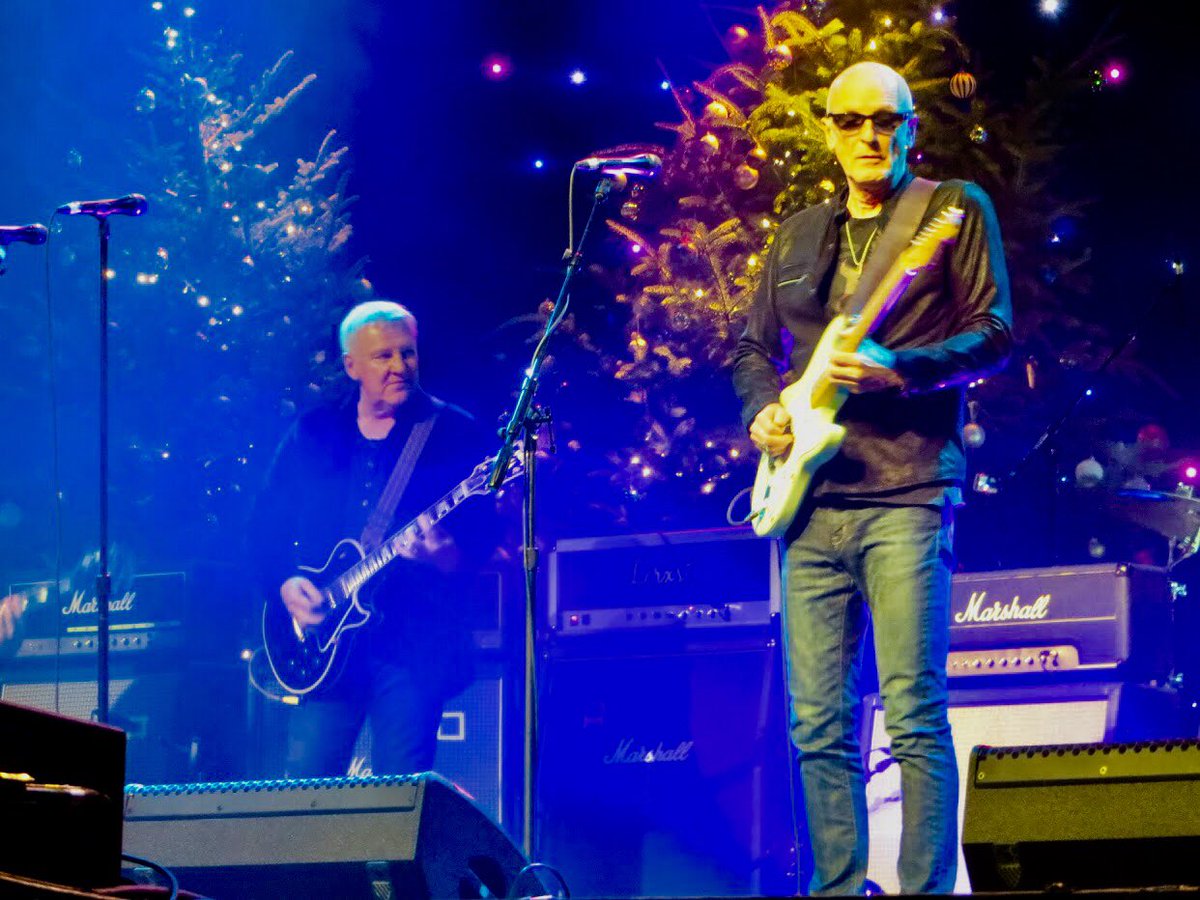 BKONTHESCENE's tweet photo. #picsBy @salconcert
.
.
.
#andyKimChristmasShow #KimMitchell #brokensocialscene #russellPeters #allForAGreatCall https://t.co/7hCBVrBRn2