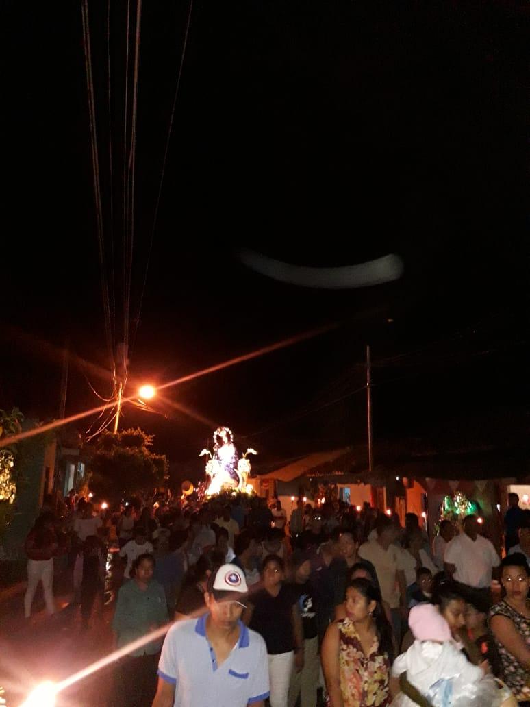 Canal4Ni's tweet photo. La imagen de la Inmaculada Concepción de María recorre las diferentes calles del municipio de Diriomo, Granada y las familias la acompañan en una peregrinación llena de fé y amor.
#MariaReinaDeLaPaz
#QuienCausaTantaAlegría https://t.co/yP8CisvUhE