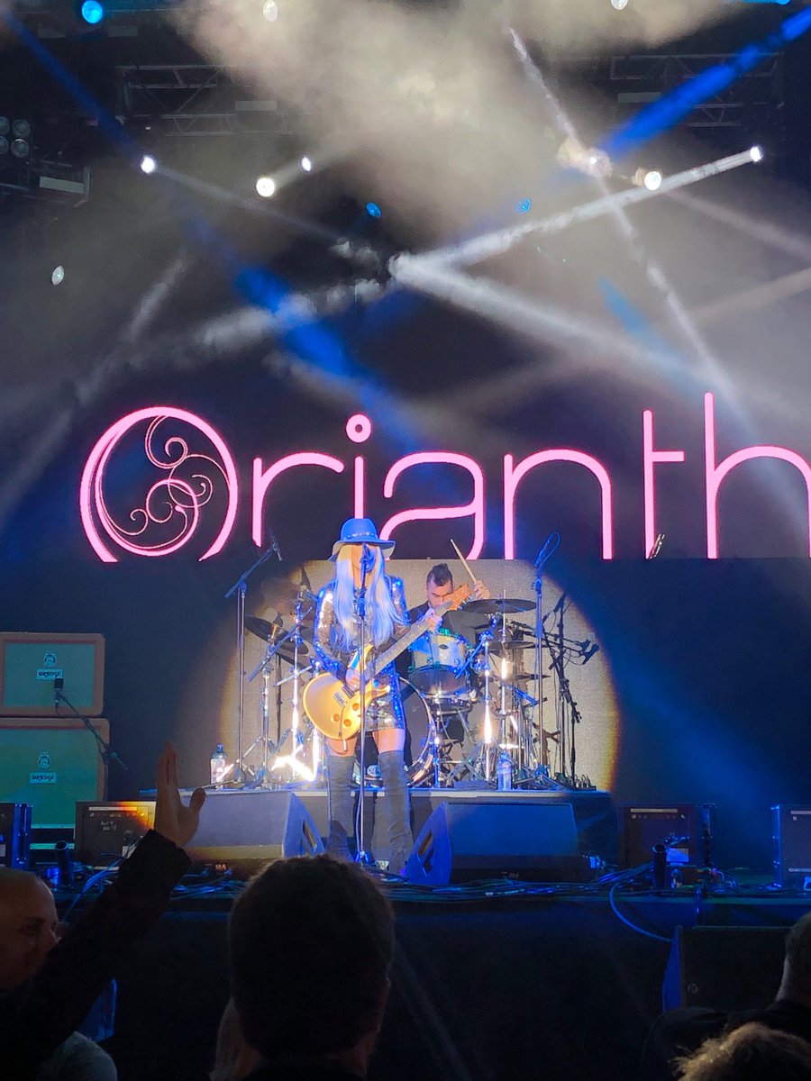 allroses's tweet photo. Gorgeous and talented!! @orianthi #godaddylife #godaddyparty https://t.co/sLPdIPsXfJ