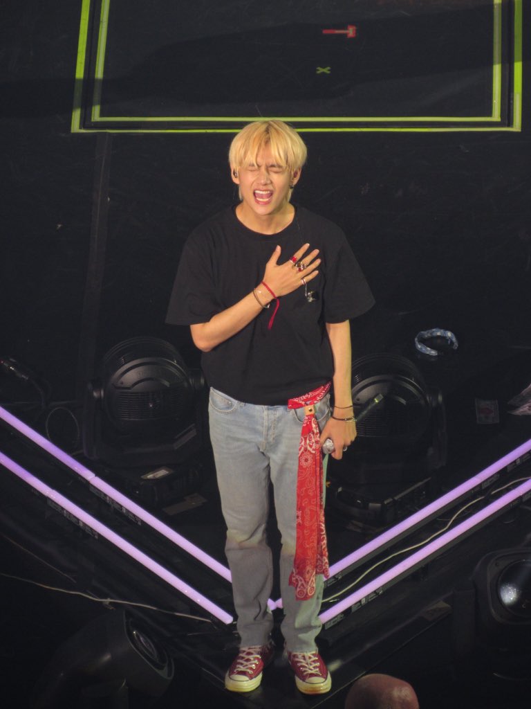 thirsTAESANgria's tweet photo. Thinking about getting my sh!t together and starting to post some of my pictures from the Hamilton concerts like if you wanna see more😉 #BTS #ARMY #BTSLoveYourselfTour #BTSHamilton @BTSxCanada @Canada_BTS @BTS_twt https://t.co/oQJdq5Jow5