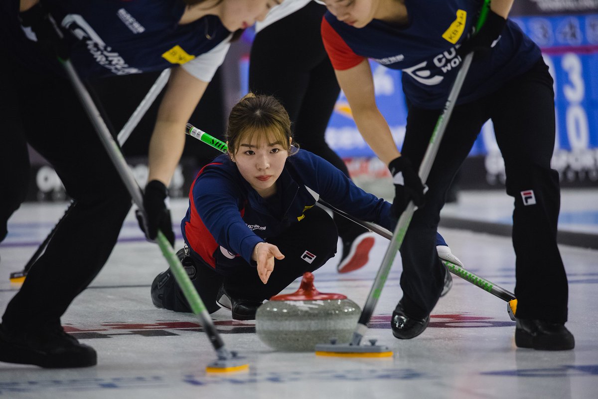 Sunday's women's final here in Omaha will be an all-Asian affair!

Read how Japan's Team Fujisawa🇯🇵 and Korea's Team Minji Kim🇰🇷 sealed their places. 👉👉bit.ly/2UpDJNw #CurlingWorldCup