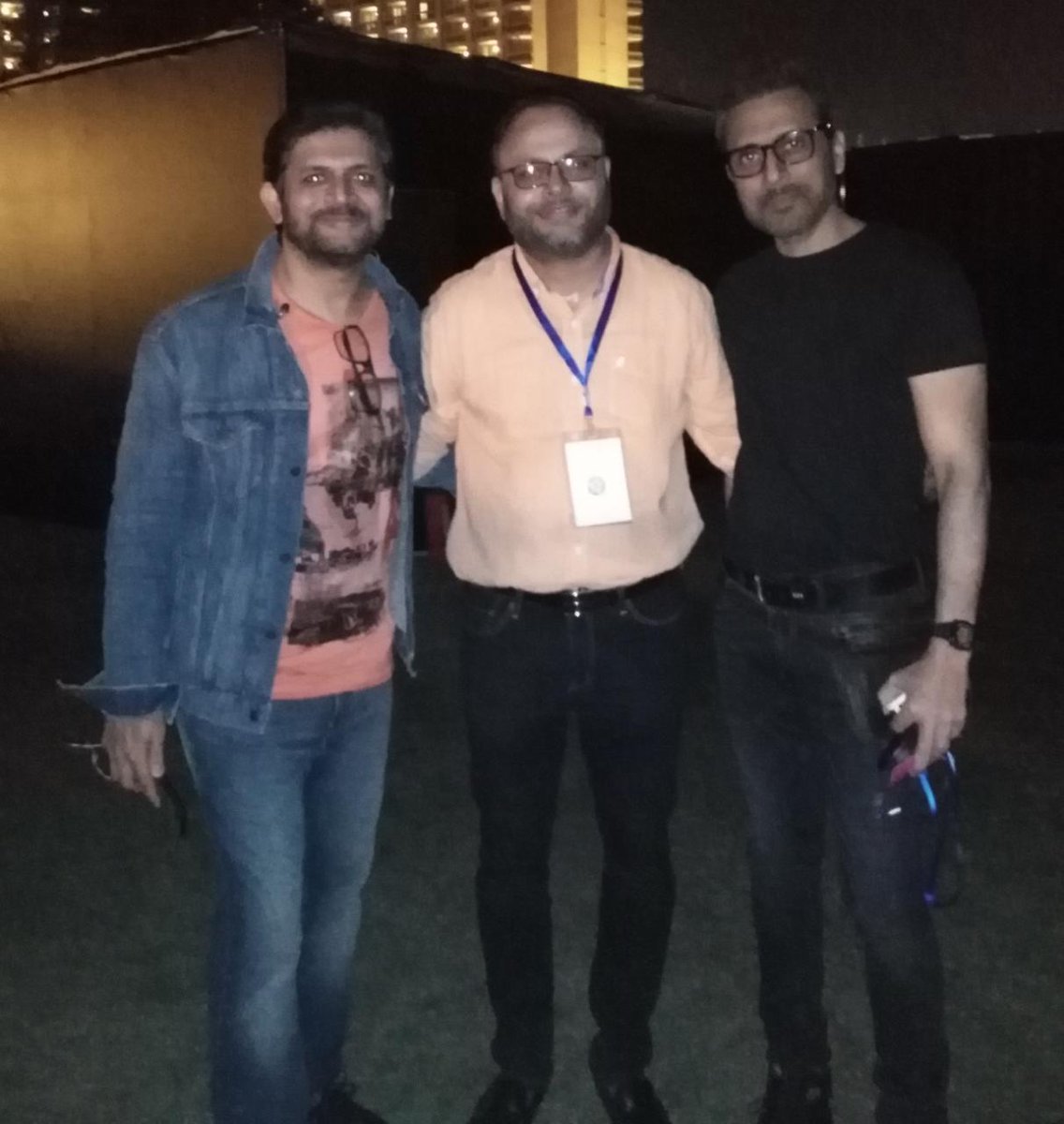 SilentDream78's tweet photo. with two great people at #soundclashpk #StringsPakistan by @Bullseyepak @faisalkapadia bhai and bilal bhai - guys you are amazing mashalah. @mfs @siddfamily https://t.co/vvOycy2Gsx