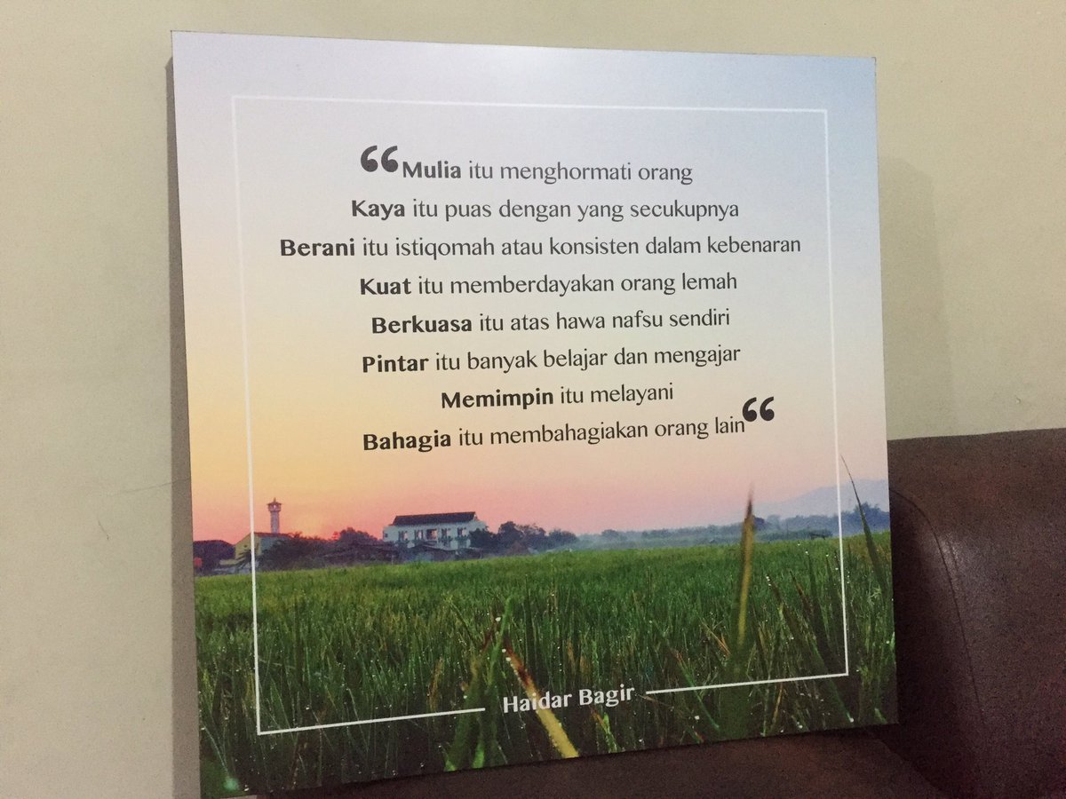 weartindo's tweet photo. Photoboard quote dr Bapak @Haidar_Bagir pesanan Ibu Tyas Bekasi, siap kirim.

Tersedia Ukuran 
- 15 x 15 cm 
- 29 x 29 cm
📱: 0811898174 (wa) https://t.co/zroqZ81zN3