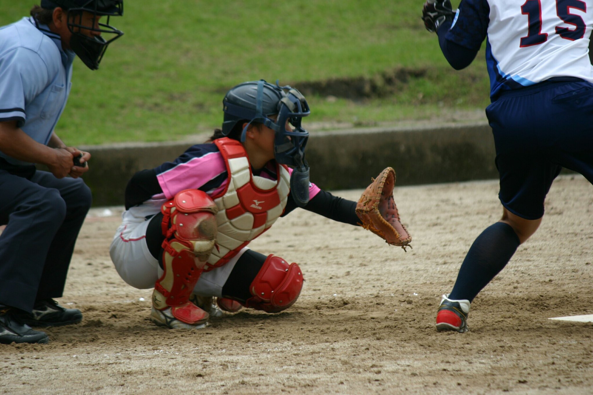 名桜大学女子ソフトボール部 公式 部員紹介 主将3年 井元 彩音 ポジション キャッチャー 出身地 岡山県 長打力を持ち 静かなる闘志 を持ち 誰よりも大きな声で盛り上げてくれる頼れるチームの大黒柱 ステキな笑顔とは裏腹にブラックな心