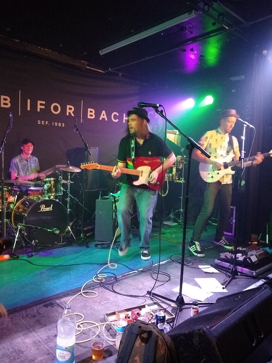 Fantastic home town gig for @CaptainAccident last night, everyone was on top form!! Please don't leave it soooooo long next year, an amazing end to an amazing year!!!