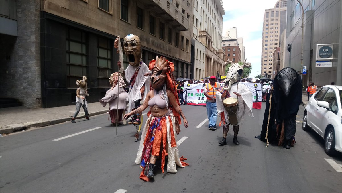 Greenpeaceafric's tweet photo. Yesterday, alongside many of our partners, including .@Earthlife_JHB and .@justenergySA , we marched to call for #ClimateJustice for South Africans and ask .@Nedbank, .@StandardBankZA and .@EskomSA to disinvest from dirty energy!
#JustTransitionSA
#EndCoal https://t.co/HmTftWErfv
