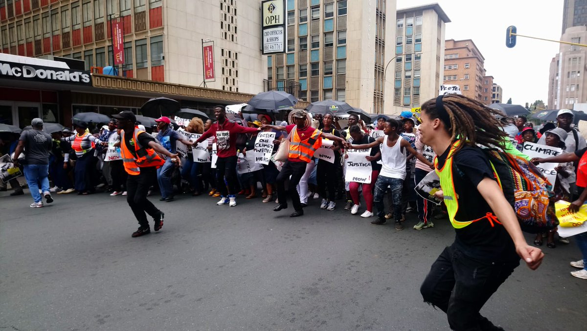 Greenpeaceafric's tweet photo. Yesterday, alongside many of our partners, including .@Earthlife_JHB and .@justenergySA , we marched to call for #ClimateJustice for South Africans and ask .@Nedbank, .@StandardBankZA and .@EskomSA to disinvest from dirty energy!
#JustTransitionSA
#EndCoal https://t.co/HmTftWErfv