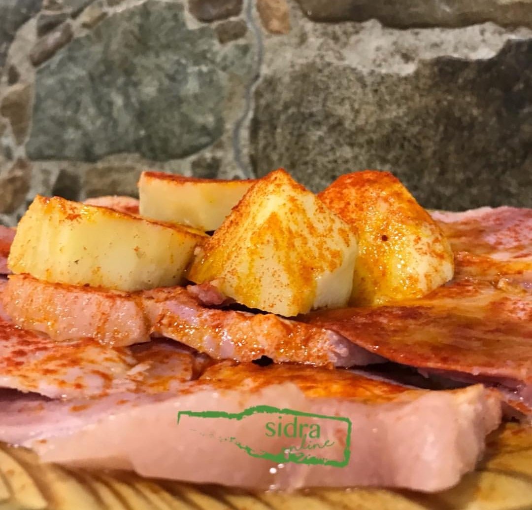 Tenemos nueva #receta en el blog! Lacón con cachelos, una auténtica maravilla de la gastronomía. #Asturias #foodie #sidra sidraonline.es/lacon-con-cach…