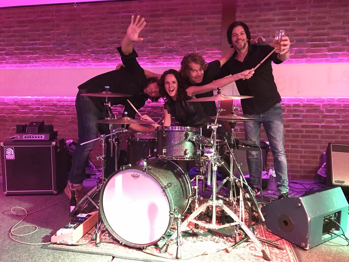 WickedEventsNl's tweet photo. About last night...
Wat een geweldig #event mocht ik #coördineren voor @RuudHamel 
De @CoverbandValium speelden het dak eraf!
En toen ik de vraag kreeg of ik plaats wilde nemen achter het drumstel....ja...dan grijp je die kans 😉 https://t.co/aqBSptoJ3m