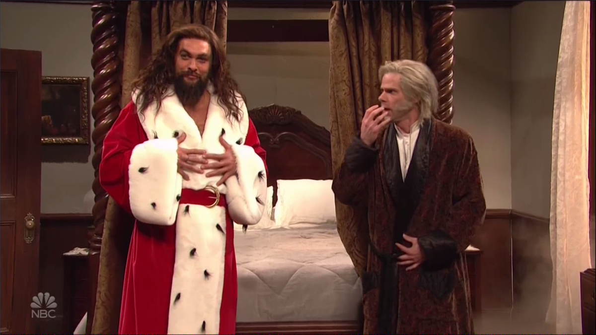 Jason momoa plays santa, elf of a shelf on holidaysthemed snl