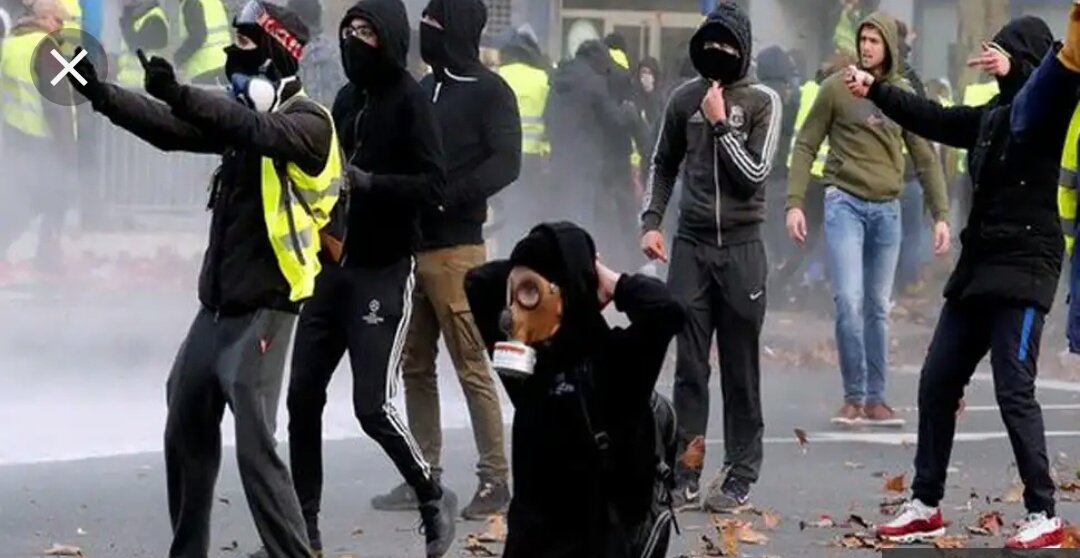 Social__eclipse's tweet photo. #EuropeSpring emanating from #Frace moving towards #Brussels and #Amsterdam. #YellowVestProtests #YellowVest #yellowvests #brussels #Amsterdam https://t.co/CkY6XVAZ9W