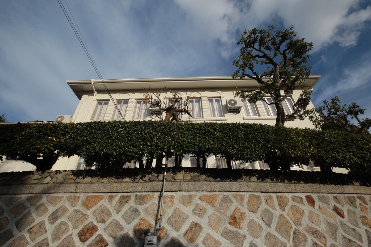 徳庵和尚 兵庫県近代化遺産no 霊法会旧兼松寮休憩所 旧兼松商店兼松寮 旗手組設計 1927年竣工 近くにある宗教団体の施設のようです 近代建築