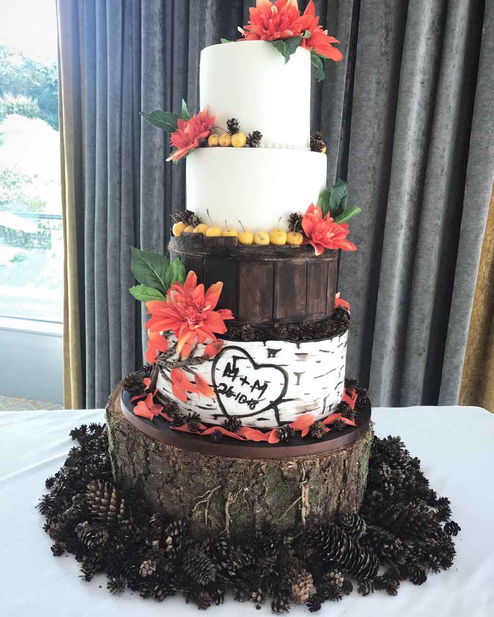 ElsaBakes's tweet image. Elsa Bakes has finally reached @Twitter , here is one of my most recent wedding cakes set up in the stunning @TheRiverside. 

If you have purchased a bespoke cake from Elsa Bakes take a little snap and tag @BakesElsa it would be much appreciated. 

#SupportSmallBusiness