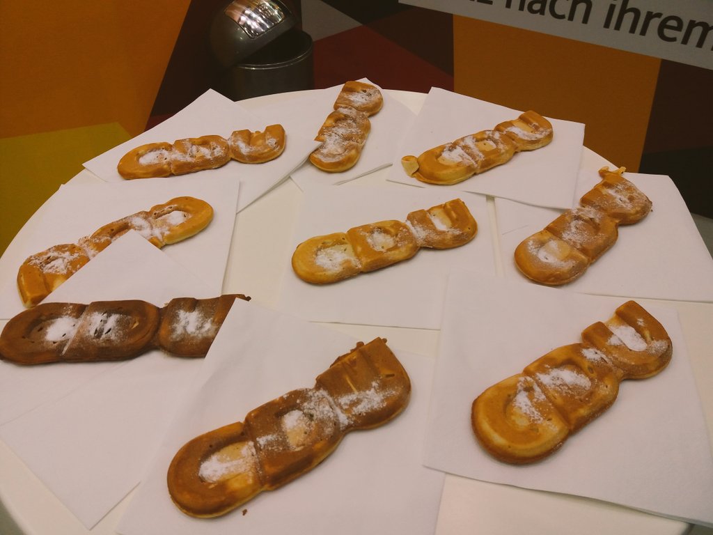 anirbanganguly's tweet image. #CDU waffles, Bundestag as backdrop, Emma the robot which sketches, apples for delegates to pick... the @CDU Convention finally ends... with @vijai63 at #HamburgMesse