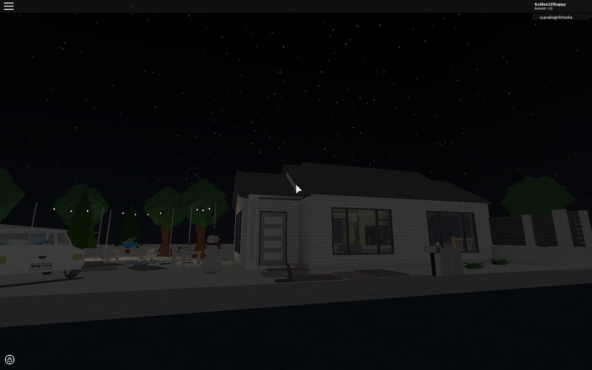 Parinsseuu On Twitter I Built A House In Bloxburg Using The