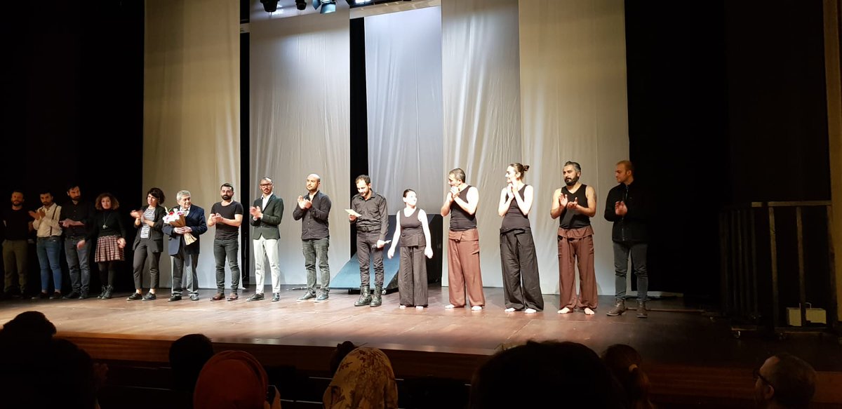d_enizsal's tweet photo. Dün gece Gardiyan oyunumuzun prömiyeri vardı. Salonu dolduran seyircimize sonsuz teşekürler.. @4anomaly https://t.co/7EkrOr1P4C