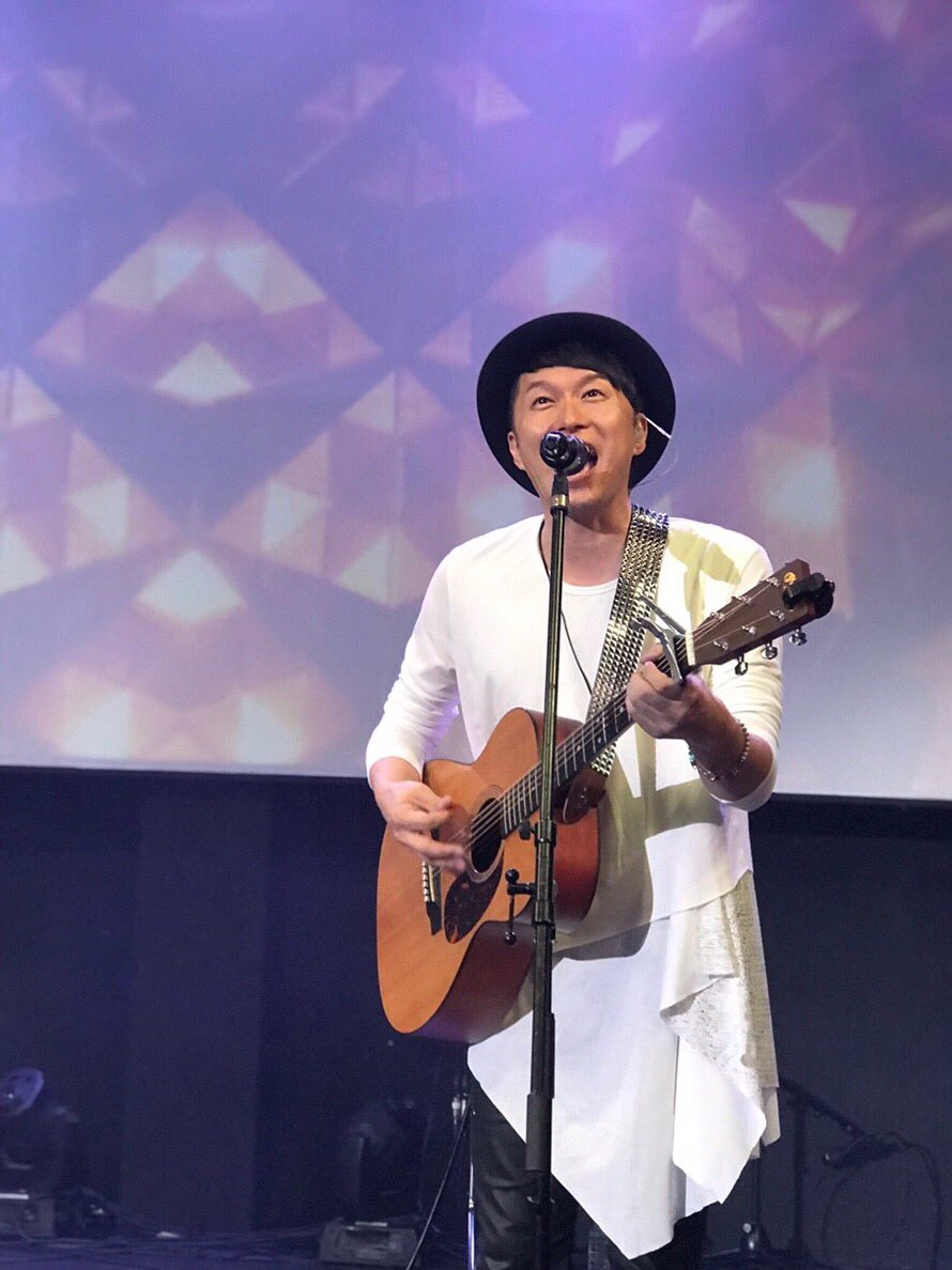 Mika_upper's tweet photo. 昨日のROSSA DELUXE！×アッパーグラウンドワンマンライブに来てくださった方！本当にありがとうございました！！ありがとうであればいっぱいです！！ https://t.co/JxN4D0FgJG