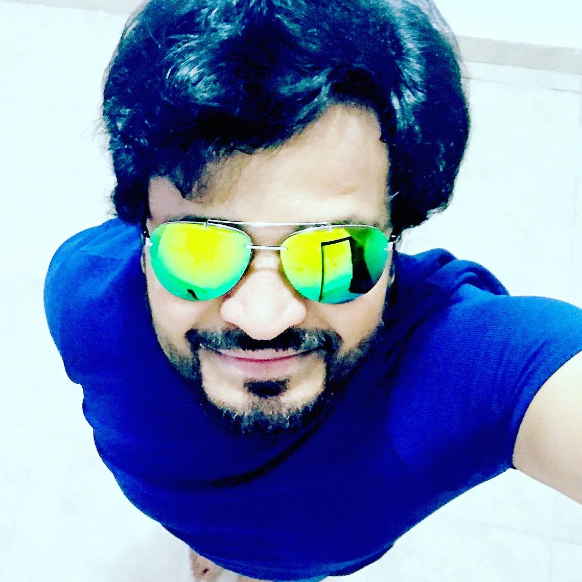 DevKumhar's tweet photo. Chal beta selfie le le re...😎
#SelfieSunday #SelfieTime #Selfiegram #DevKumhar #Actor #FitnessFreak #India #Kuwait https://t.co/X0NFwF5aYF