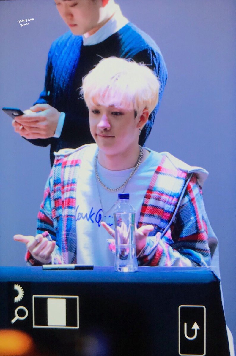 BANG CHAN IS SO CUTE IM GONNA EAT MY HAND