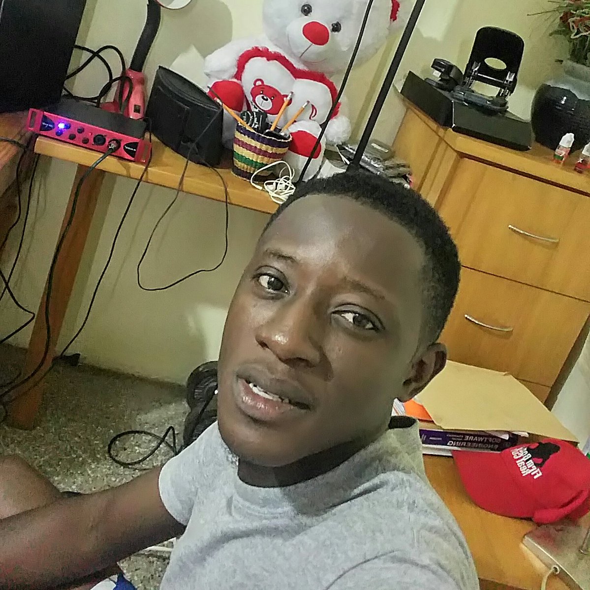 CedieVapes's tweet photo. Just Feeling Ma Self..๐
All Roasts and Donations will be kindly accepted..๐ฏ
Done taken off ma hat.๐
I Always Follow Back.โ
#FreeGameGh https://t.co/Ijqh5OqEpC