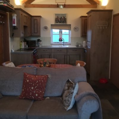 paddockviewcott's tweet photo. #NewProfilePic #SundayThoughts #ChristmasCountdown #HolidaysAreComing #dogfriendly #horsefriendly #selfcatering #accomidation https://t.co/C2ginzyxPQ