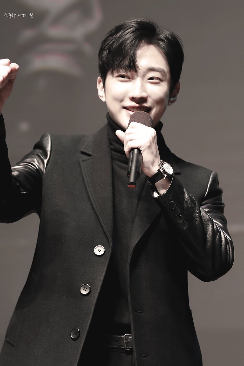 181208 내안의 그놈 부산프리미어시사회

진영, 멋지거나 귀엽거나~♥️
<a href="/_jinyoung911118/">정진영</a>

#진영 #정진영 #jinyoung #ジニョン