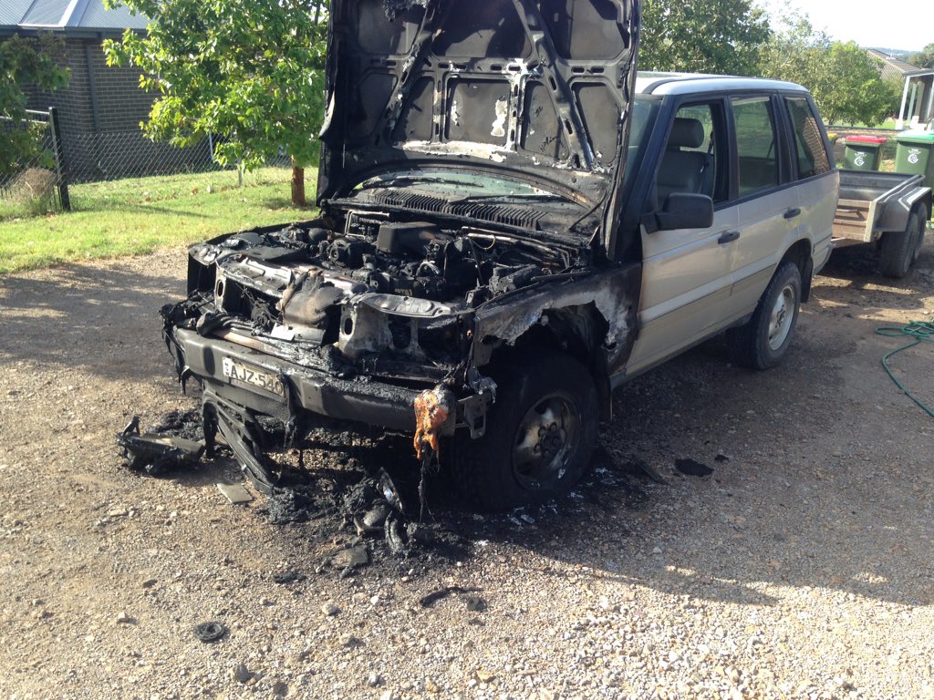 MilridgeFarming's tweet photo. Life got too hard for Rupert  The Range Rover last night 😰😱😩💔 https://t.co/PqQJ9mDhhB