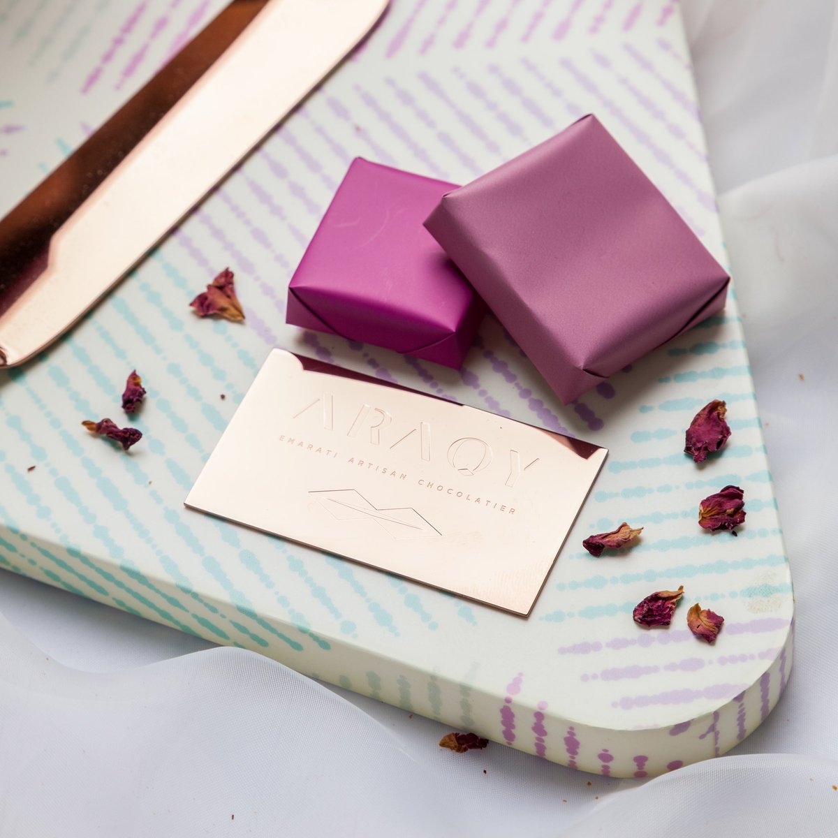 AraqyChocolate's tweet photo. سواء كنت تحتفل بقدوم مولود جديد أو بعيد ميلاد أو أردت تقديم هدية لصديق عزيز، "أراقي" هو اختيارك المثالي
Whether its a Baby shower, a Birthday celebration, or a gift to a dear friend Araqy is the right choice!
#أراقي
#araqy https://t.co/aPtYI8eNGY