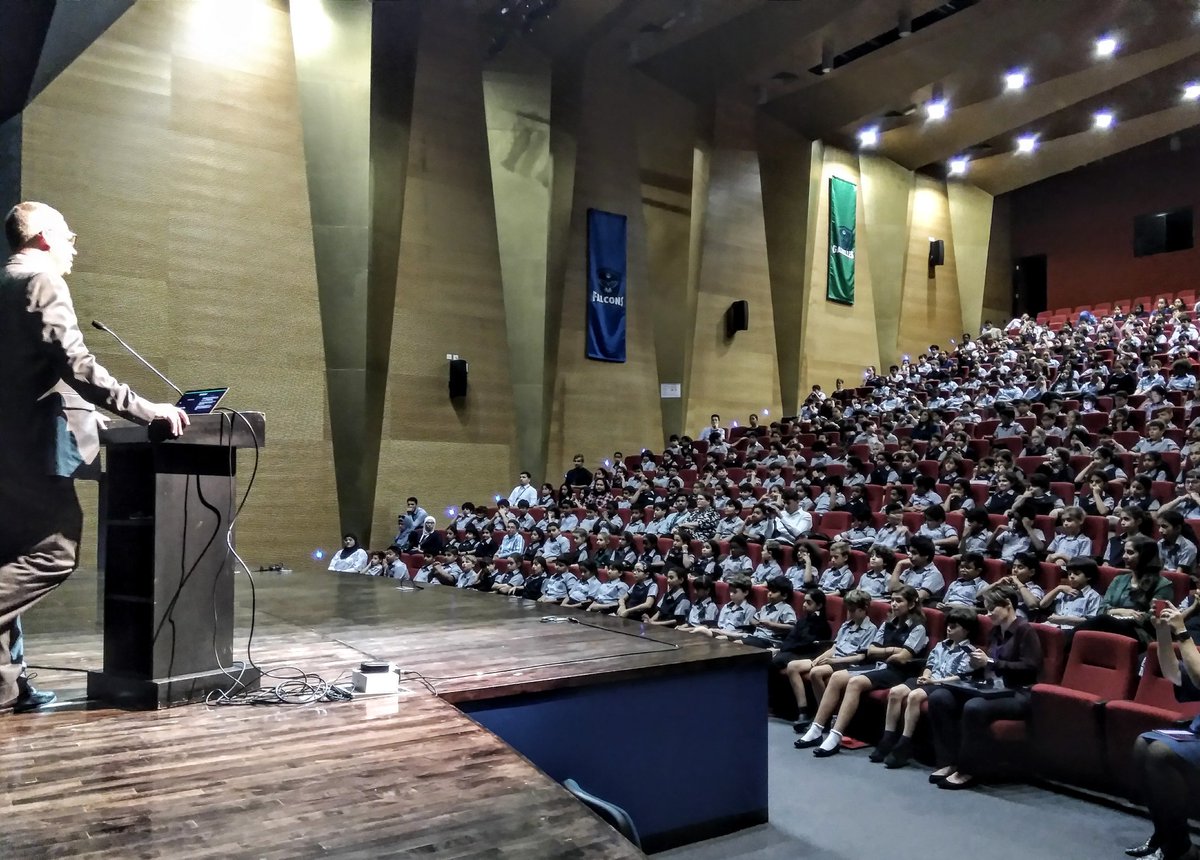 Great to host Rahab Rajab, Head of Education Apple ME at @VISS_UAE today to talk all things #coding #AppleEDUchat #codinglife #STEMed #edchatMENA