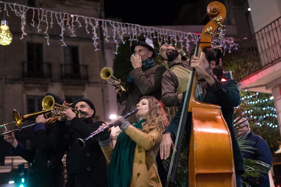 ReusMusica2018's tweet photo. Enguany, la campanya de Nadal de @ReusPromocio a la ciutat té uns aires especialment musicals. No et perdis els actes emmarcats en #ReusésNadal a https://t.co/qNVJf3RCr0 o a l’app Reus City. #Reus #ReusMúsica2018 #Femmúsica https://t.co/O8lvXUOcLA