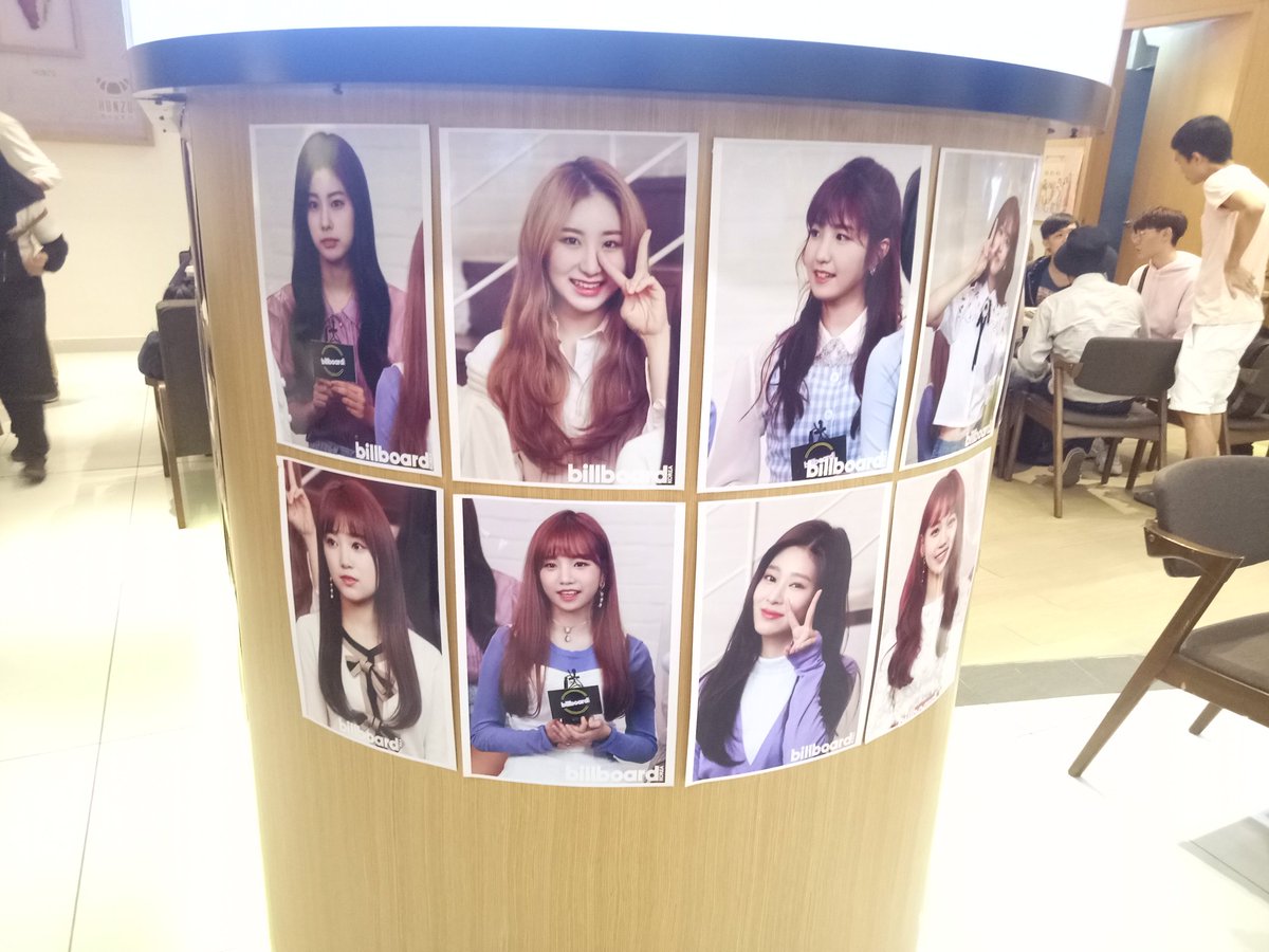 dokyeom_noona's tweet photo. Awkward as always but i ❤ the decoration sooo much! Double awkward bcs of soo many fanboys there. 😅 Forgot to take cupsleeve picture at the counter 😭😭 thx to the organizers! Uall done great! 👍👍👍😍😍
#LaVieAvecIZONE
#chizu #nusentral #cheesecoffee #raspberrybread https://t.co/uCw4oEEWD5