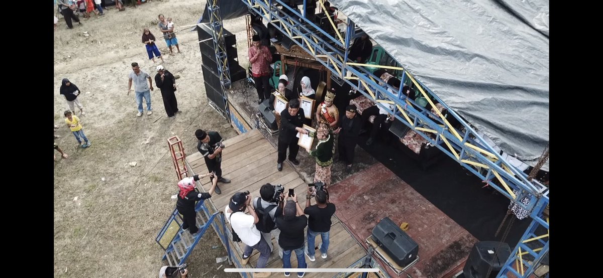 idismart's tweet image. Acara Penganugerahan Apresiasi ORI @orirekor kepada Pangeran Patih Raja Muhammad Qodiran dalam acara kirab budaya desa gebang ilir, kec gebang, kab. Cirebon, jawa barat. #smartizen