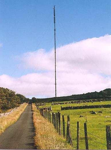 PlymouthOTD's tweet photo. #OTD in 1954 the first television transmissions to #Plymouth were made from North Hessary Tor, 500m above the city on #Dartmoor near Princetown. The 196m mast continues to transmit  today and is a useful navigation feature on the moors! https://t.co/wE4oO32vGB