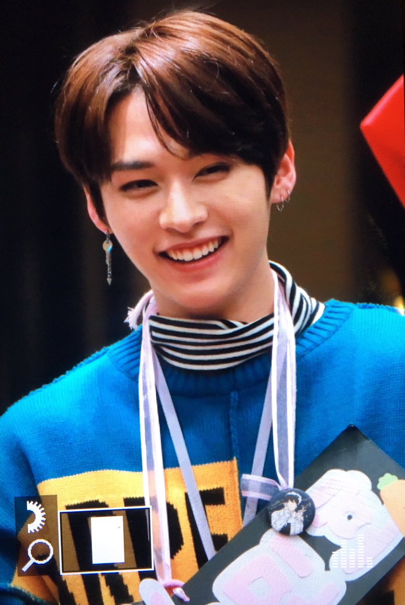 stereo9800's tweet photo. 181209 #스트레이키즈 #리노 https://t.co/HUwDlfBVRg
