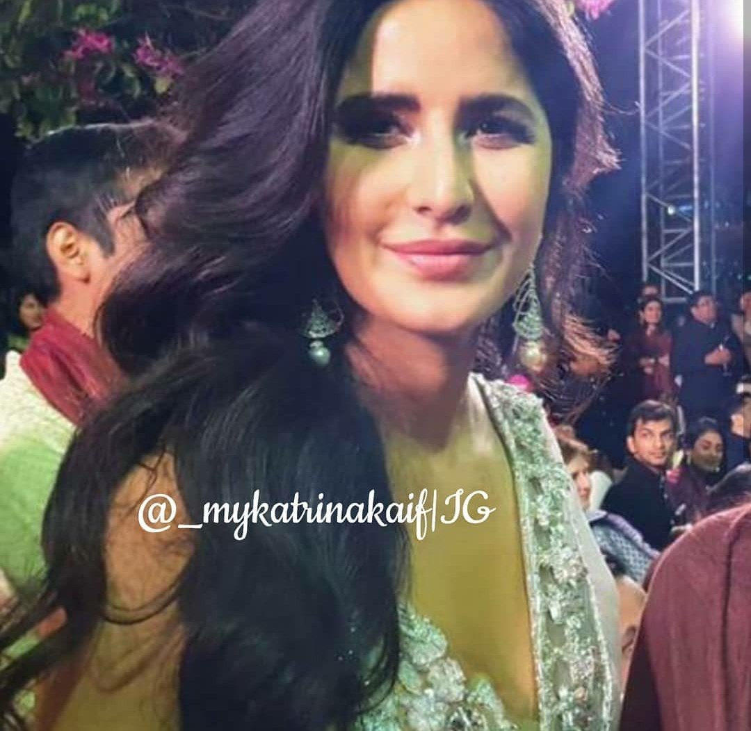 KatrinaKaifFB's tweet photo. Katrina Kaif dazzles at Isha Ambani's sangeet https://t.co/7zTD5GYfB8