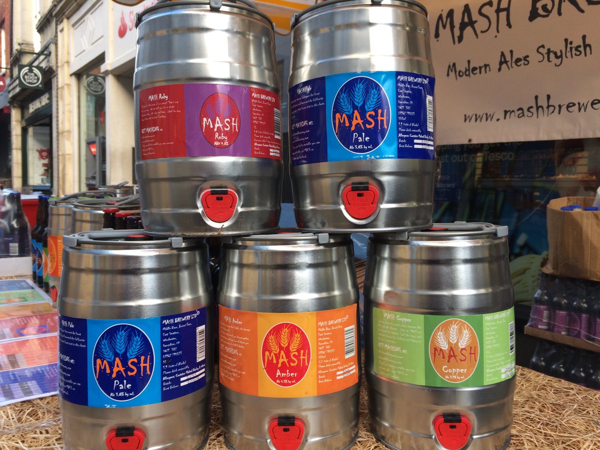 It's the last ⁦@HantsFarmersMkt⁩ in #Winchester before Christmas- ⁦@MashBrewery⁩ are ready with mini-kegs gift packs and a range of bottled beer