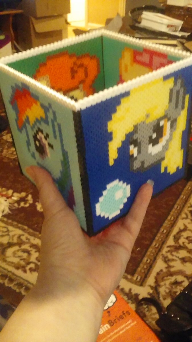 AprilFrench40's tweet image. Hello all.  I'm running a special on boxes for kids or adults. usually 20$ for a 5" box, down to 15$ until xmas! If you would like a bigger box or something different, message me for estimates. #Aprilsbeadifulthings