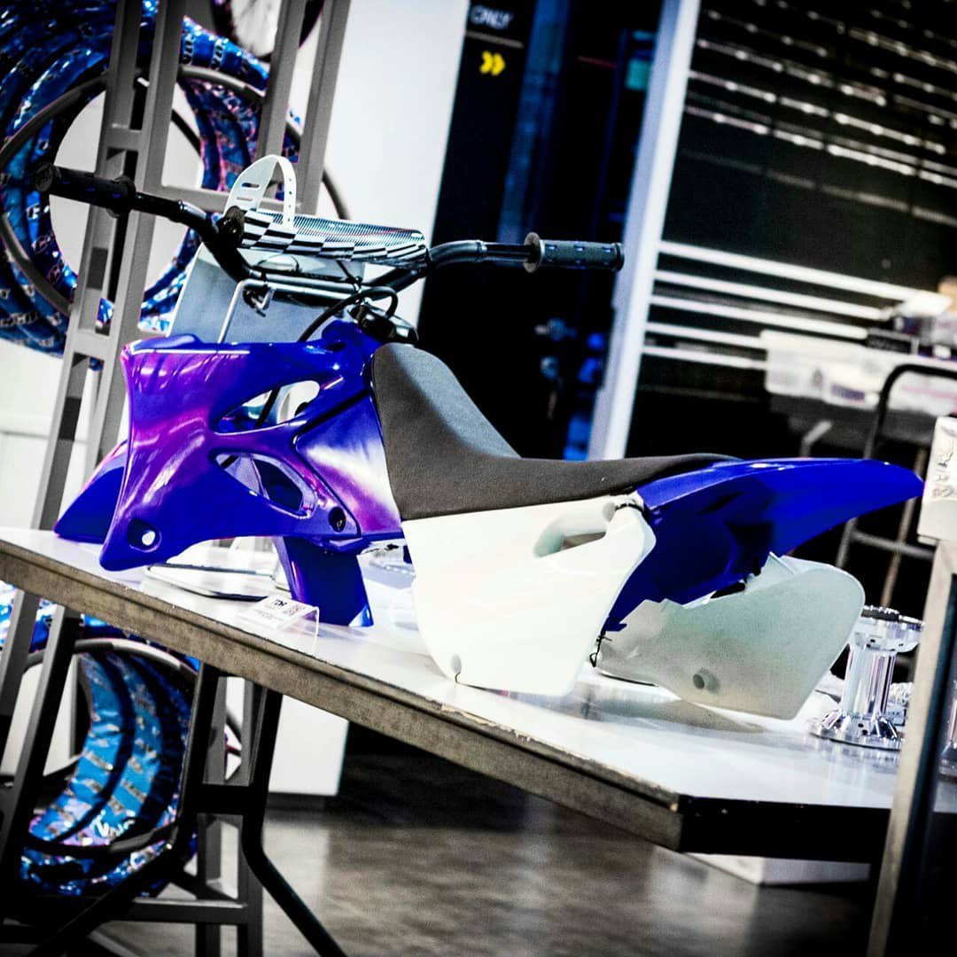 TDR_RACING's tweet photo. Full Set Body Kit TDR YZ85 Build with Elastic Material, Unbreakable, Easy to Install. The Fuel Tank equipped with Fuel Protector Cover. Fisher Tank is stronger than standard version. It has been proven in motocross racing. - https://t.co/oO079X8ibR
.
#HighPerformanceBodySystems https://t.co/KruRkZZ9Tm