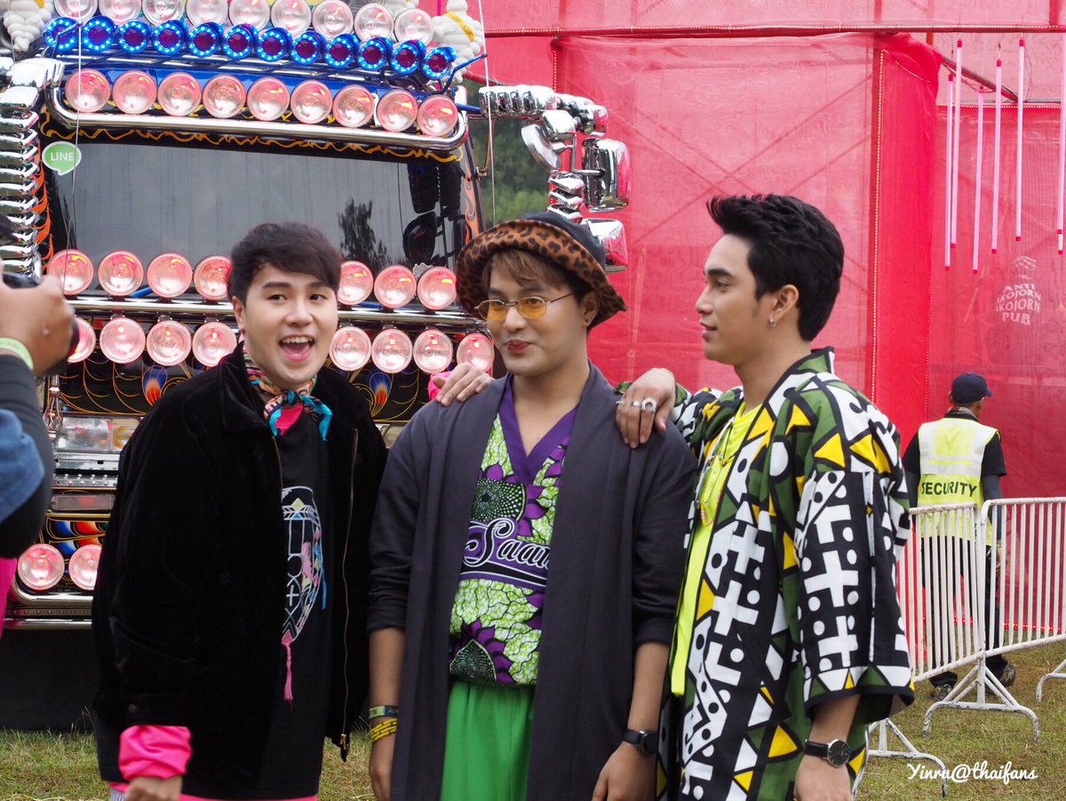 PoomAF11FC's tweet photo. พบความสดใสจาก #KKP #KKongPoom
กับ Live งาน #BigMountainMusicFestival #BMMF9 
ที่ #AISPlay 
เวลา 5 โมงเย็น
สดใสแค่ไหน ดูได้จากสีชุดค่ะ
@K_AF9 @KongkietTawong @Poom_AF11 #เคก้องภูมิ #เคก้องพูม
#GrandCompilation2018 #GRANDMUSIK https://t.co/wNozyRJy9J