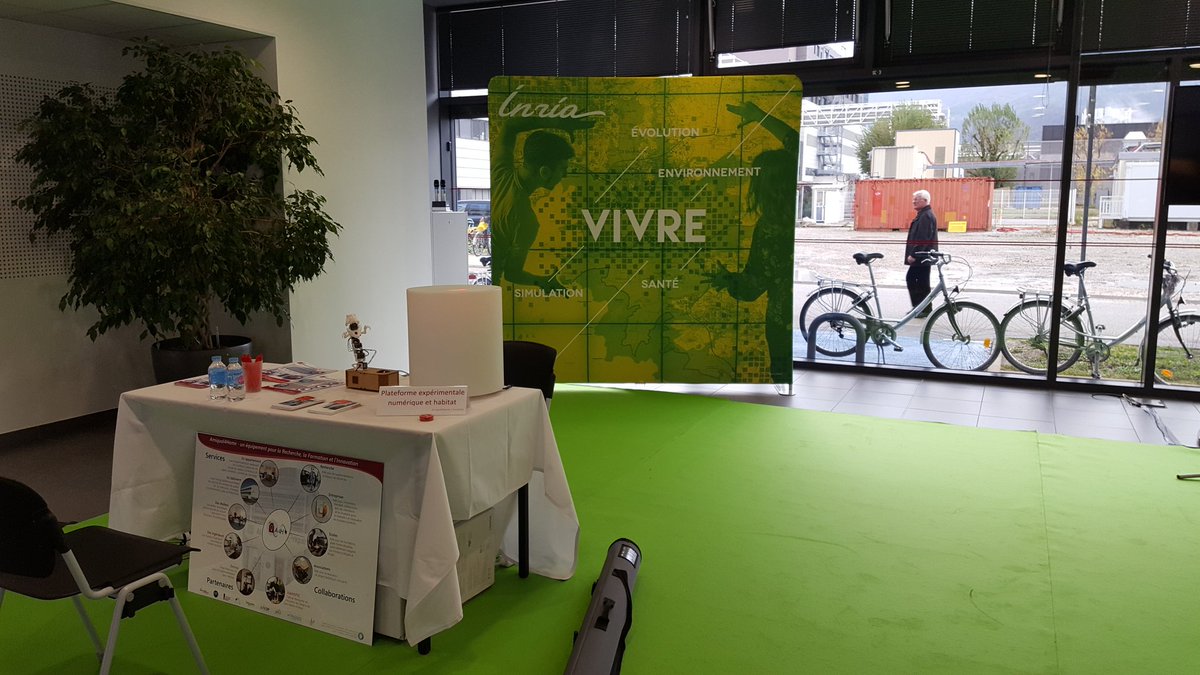 AgnesCortell's tweet photo. Super bien accueillies par nos collègues @inria_grenoble en pleine préparatifs  pour la journée #login2018 ! https://t.co/VnEkBKa70a