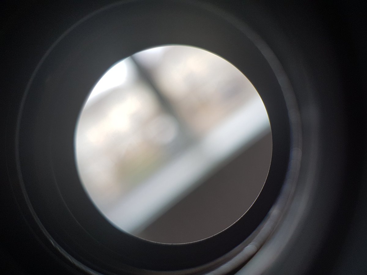 ProjectionistR's tweet image. Life through a (1.85:1) lens! 😏🤣🎥📸 #flat #1.85:1 #lens #projectorlens #upinthebooth #35mm #film #projectionist #projection #projector #dublin #ireland 📽🎞🎬🇮🇪