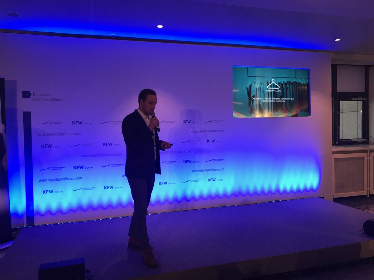 Martin Brücher, co-founder of ⁦<a href="/fashioncloud_/">Fashion Cloud</a>⁩ explaining the business model of the startup making life easier for brands and retailers in fashion by offering a digital marketing space, store app and order plattform to connect booth parties more efficiently.