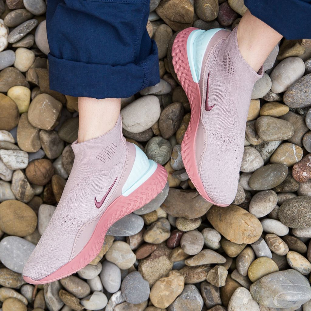 nike rise react flyknit pink