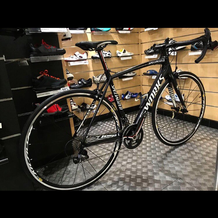 #segundamano Bici Specialized Tarmac SL4 en talla 54 , montada en campagnolo chorus de 11 velocidades , a estrenar ruedas Mavic Aksium con cubiertas Mavic , sillín a estrenar Selle Italia Q-bik . Precio 1.500€ 
#bicicleta #bicisegundamano #specialized #campagnolochorus #granada