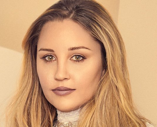 baconfjaril's tweet photo. vem målade amanda bynes läppar inför fotograferingen i paper? jag vill bara prata https://t.co/2HXXWHisFS