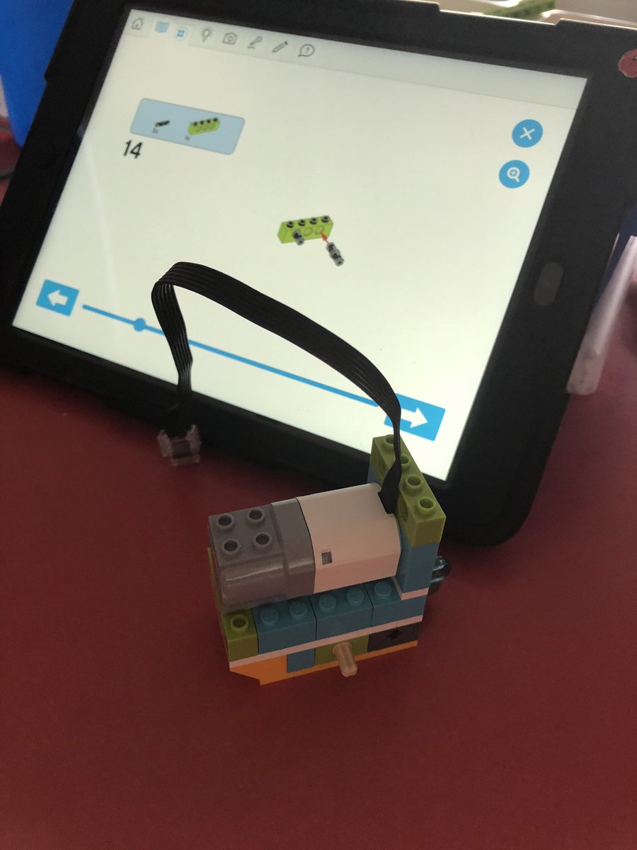KirktonPS's tweet photo. P1-3 are working in teams this afternoon to create a new robot for the moon base. Our robots will need to turn and collect objects @LEGOeducationUK #LEGOLesson #DigiLearnScot 🌍🌑🤖 https://t.co/qbbHvy6D9p