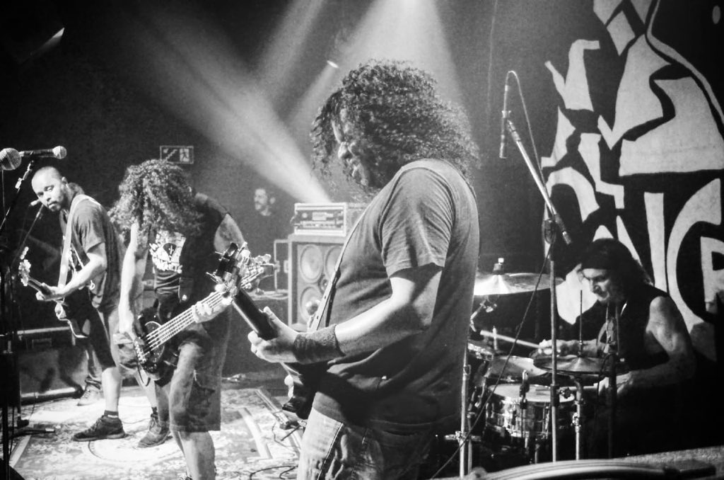 bandaconcreto's tweet photo. Mais um pouco da The Mob Rules Tour pelas lentes de André Maia! #vinnyappice #concreto #bandaconcreto #lama #eplama https://t.co/WLNpxkexDN